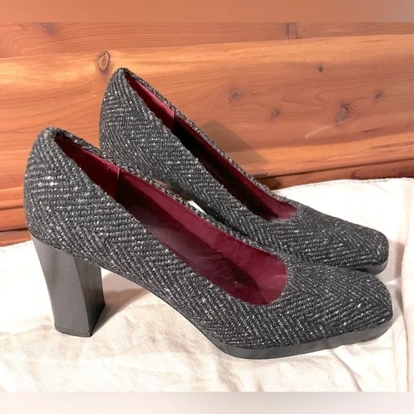 Ann Taylor Italian grey tweed pumps​​ - Picture 3 of 6
